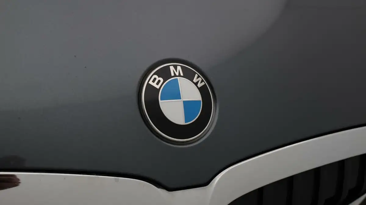 2020-bmw-3-series-20-330e-m-sport-saloon-4d-big-22