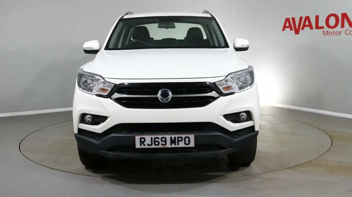 2020-kgm-ssangyong-musso-22td-rebel-eu6-auto-big-3