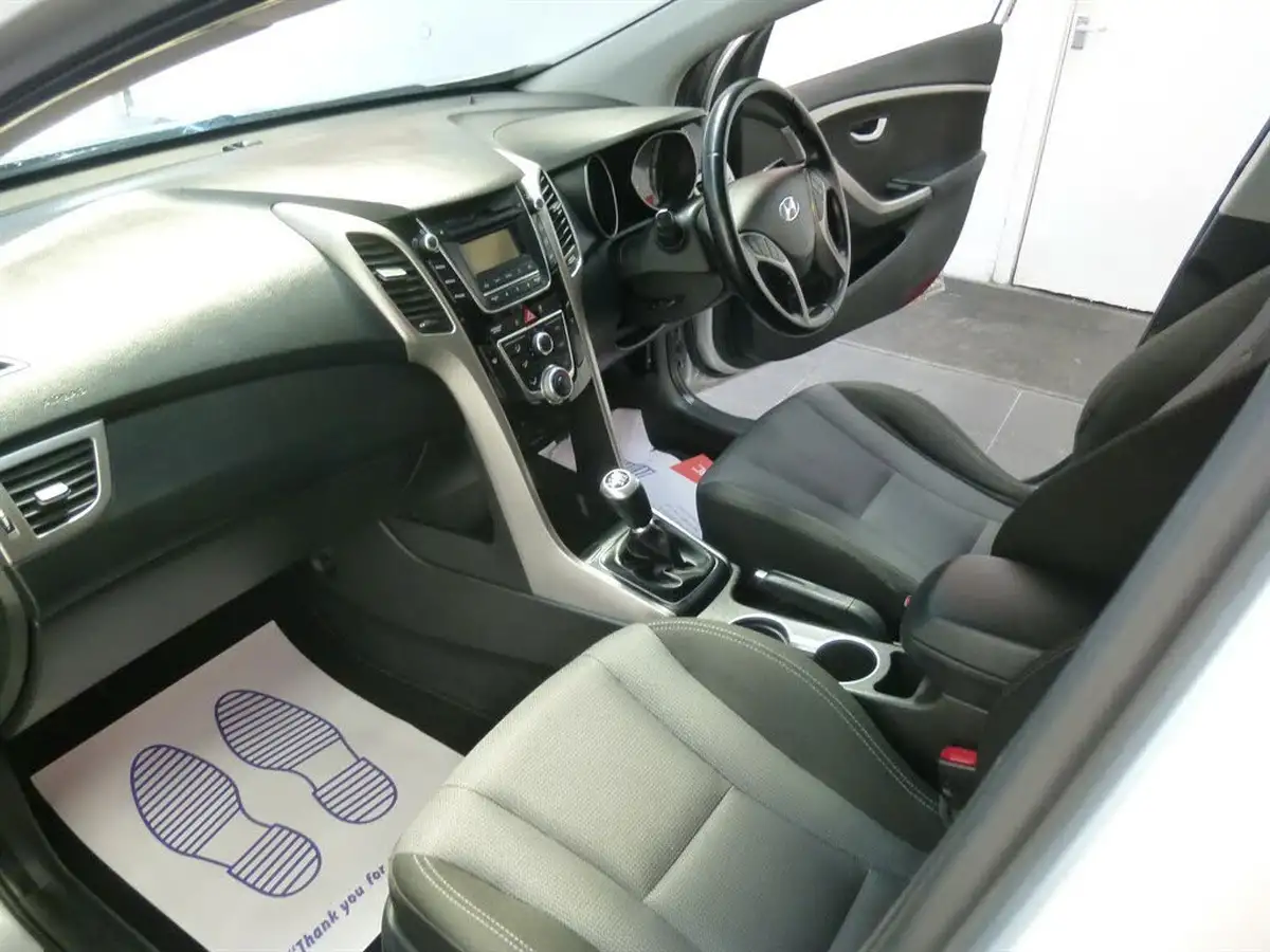 2015-hyundai-i30-14-se-big-15