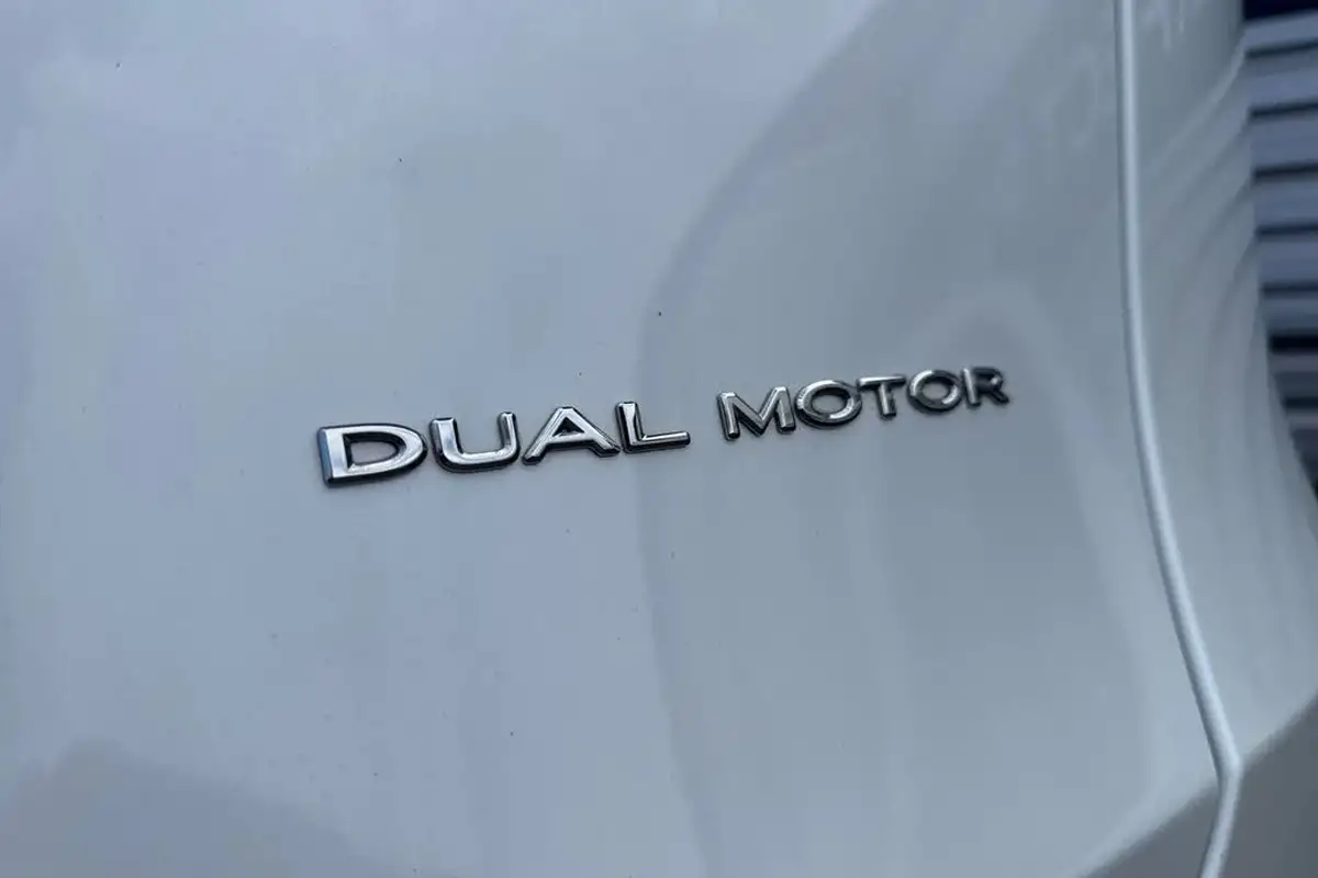 2022-tesla-model-y-e-long-range-big-40
