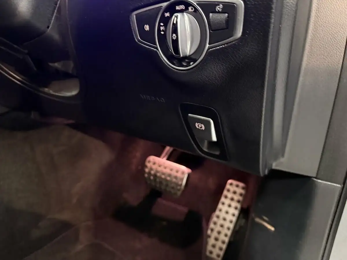 2016-mercedes-benz-e-class-20d-e220d-amg-line-ss-saloon-4d-big-31