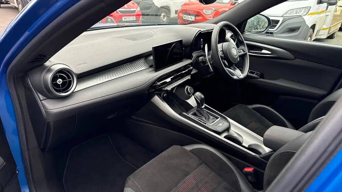 2023-alfa-romeo-tonale-13-veloce-big-11