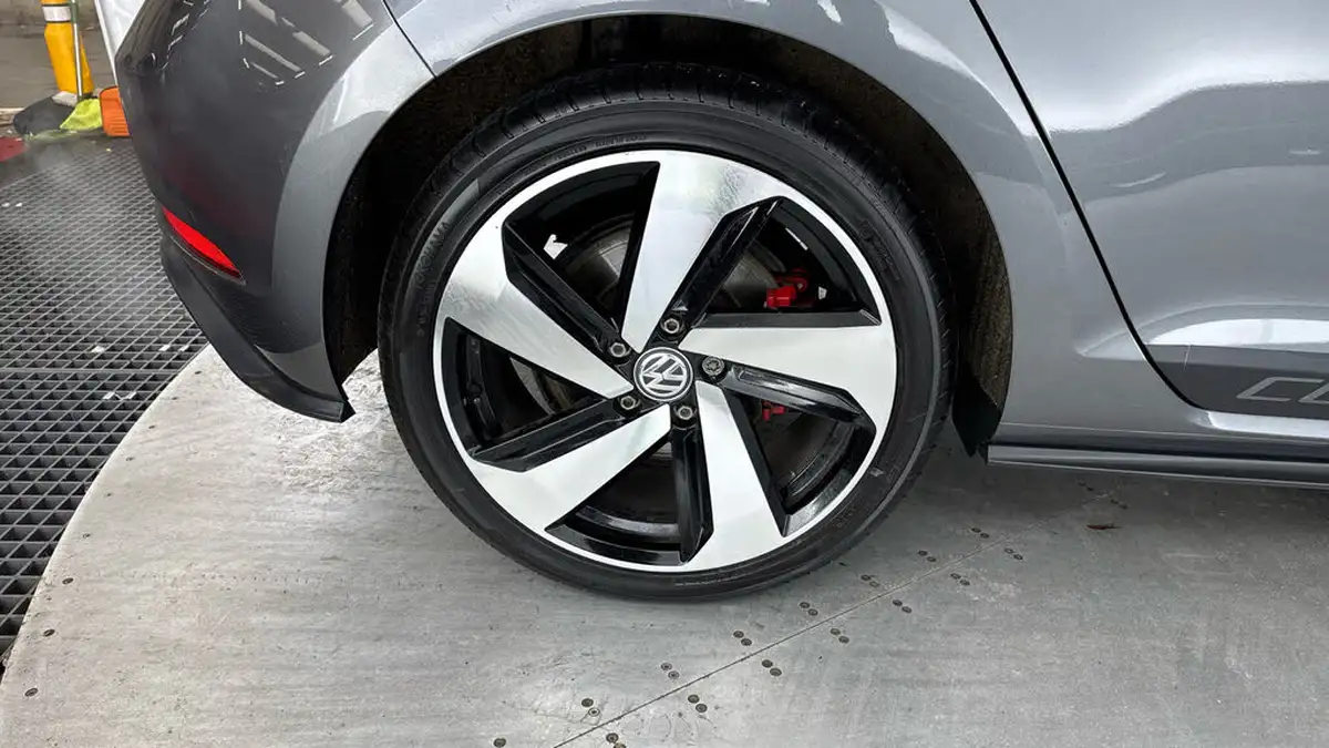 2018-volkswagen-golf-20-tsi-gti-5d-dsg-big-26