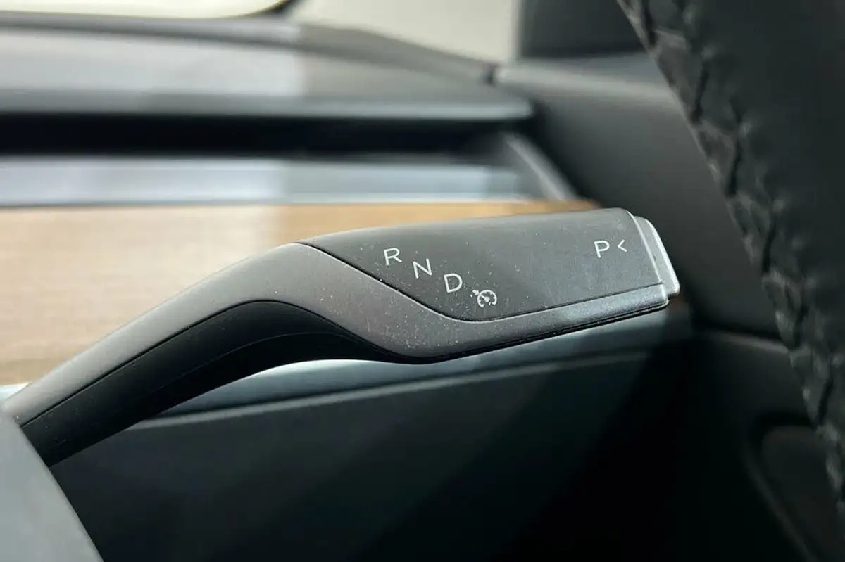 2020-tesla-model-3-e-long-range-big-22