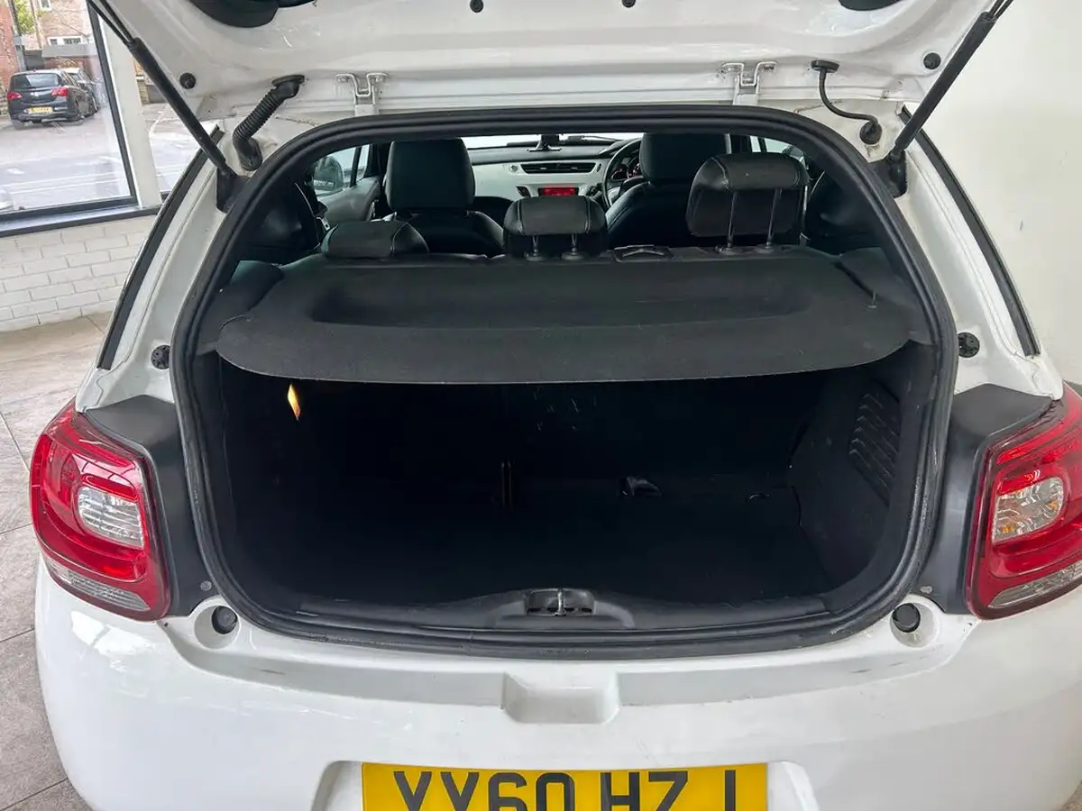 2010-citroen-ds3-16td-black-big-13