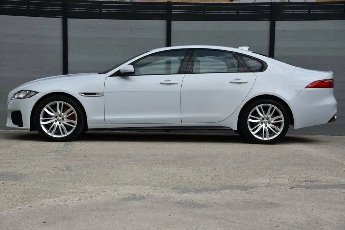 2018-jaguar-xf-30td-saloon-4d-big-4