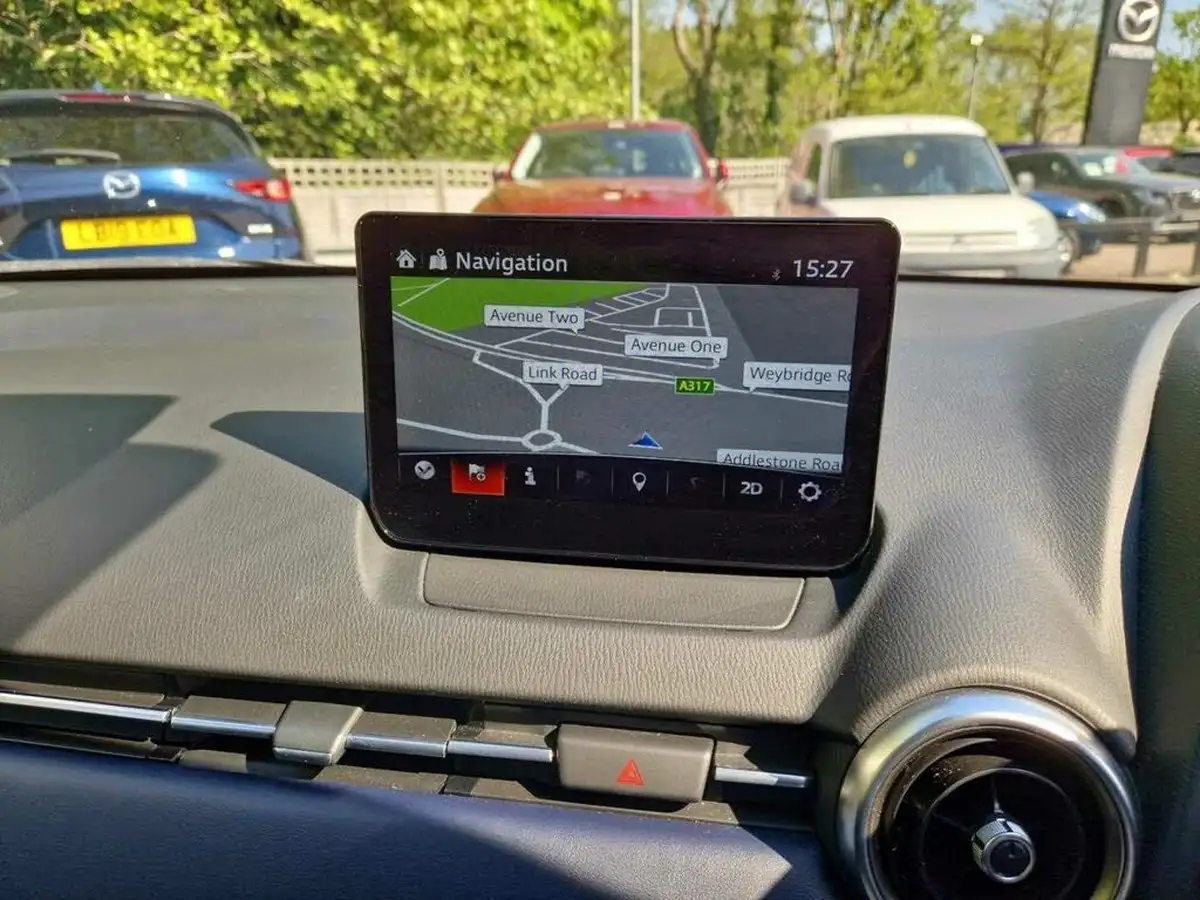 2022-mazda-mazda2-15-e-skyactiv-g-sport-big-10