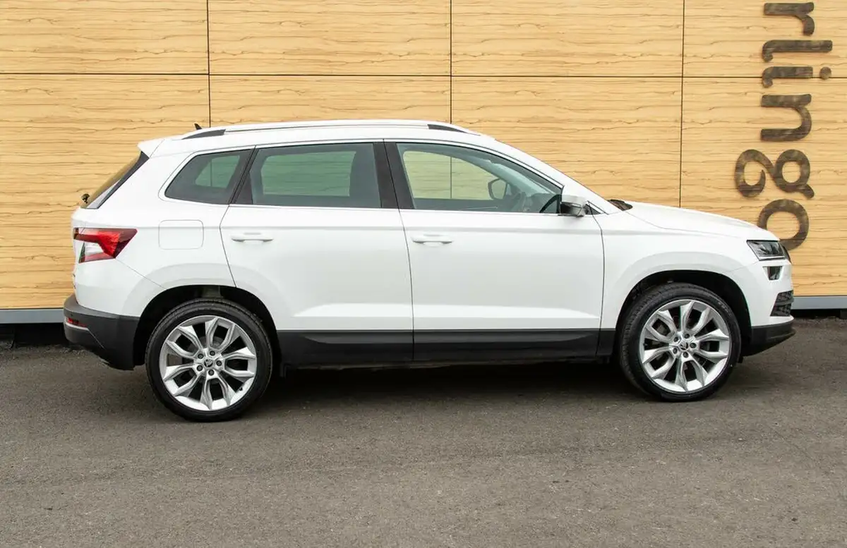 2019-skoda-karoq-20tdi-edition-150ps-4x4-big-11