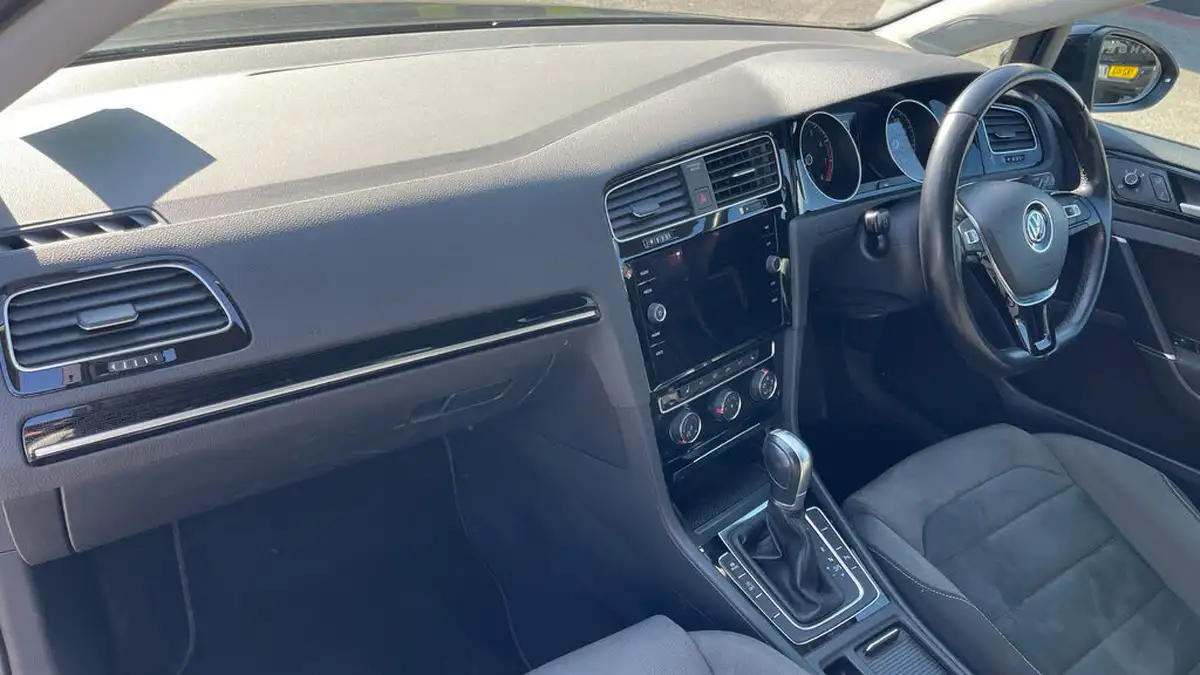 2018-volkswagen-golf-15-tsi-gt-150ps-hatchback-5d-dsg-big-9