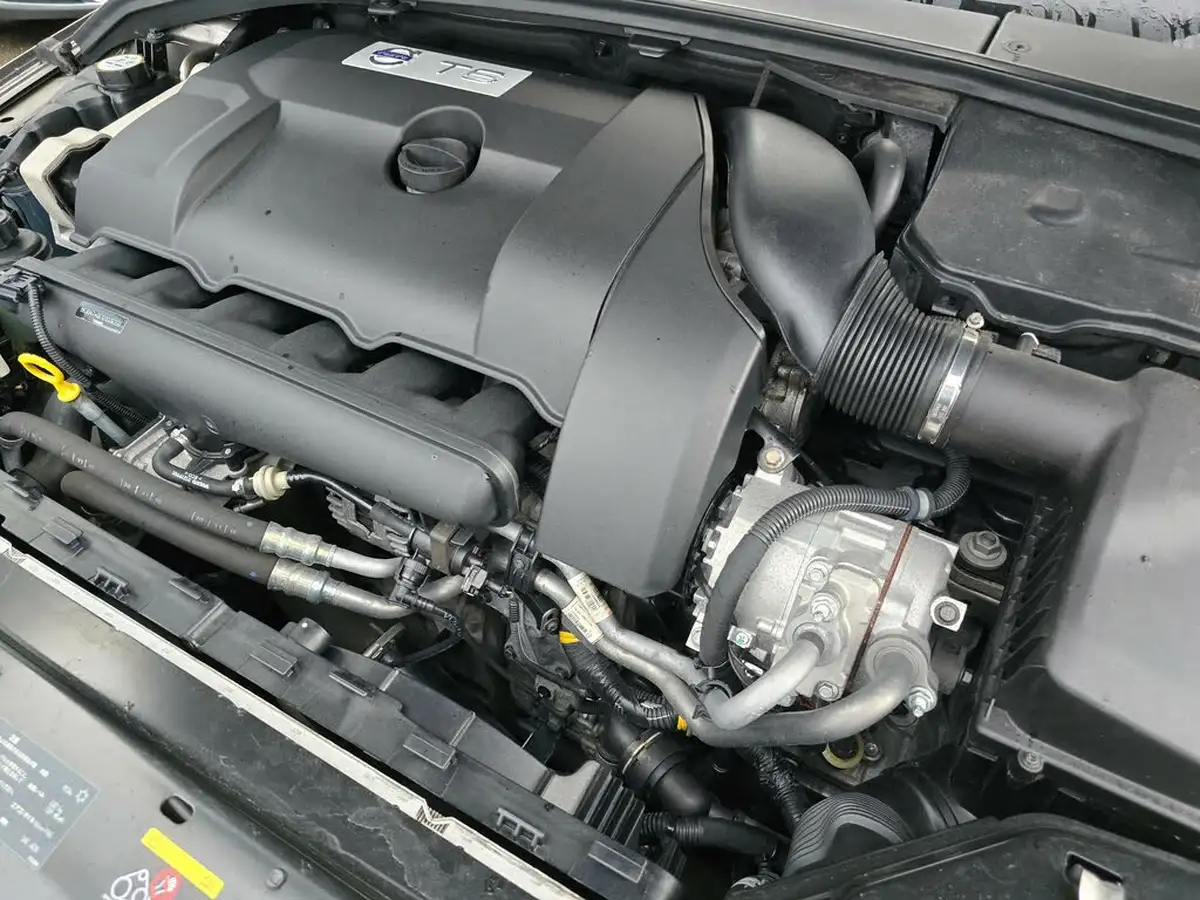 2011-volvo-xc70-30-t6-se-big-75