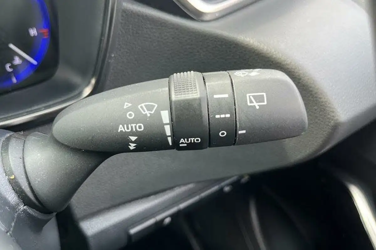 2021-toyota-corolla-18-vvt-i-gr-sport-trk-hatchback-big-14