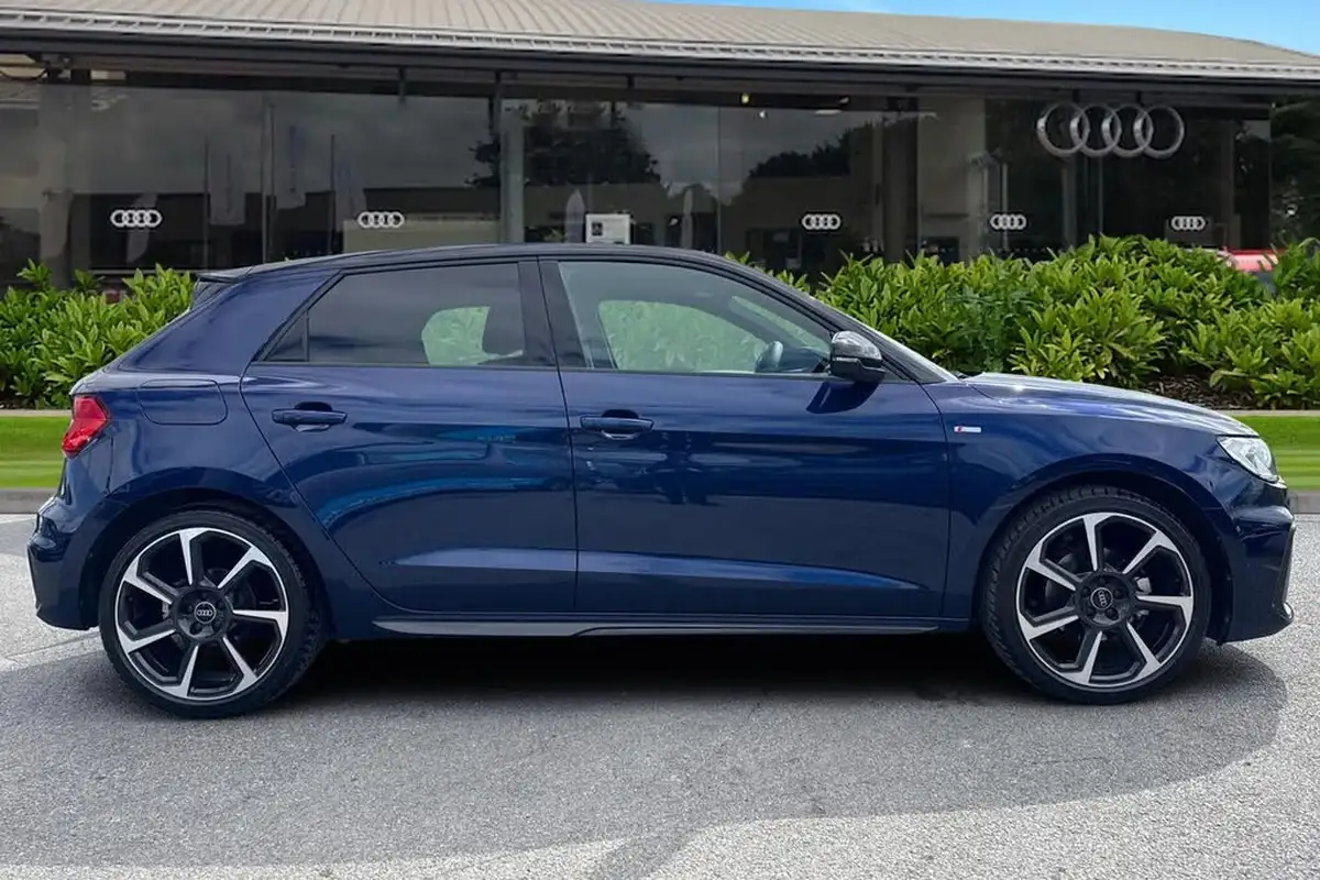 2025-audi-a1-15-35-tfsi-black-edition-big-2