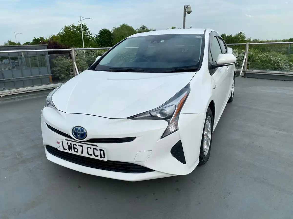 2018-toyota-prius-hybrid-big-7