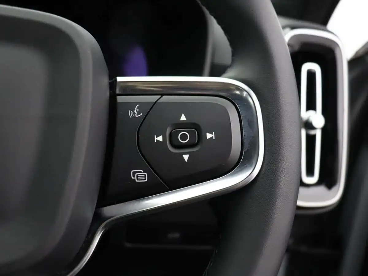 2023-volvo-xc40-20-b3-core-big-16