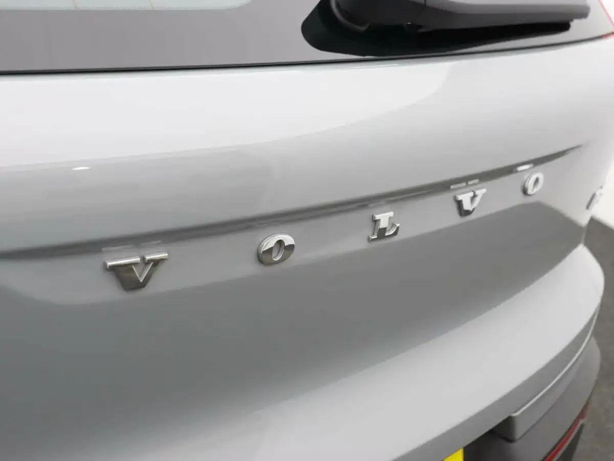 2023-volvo-xc40-20-b3-core-big-40