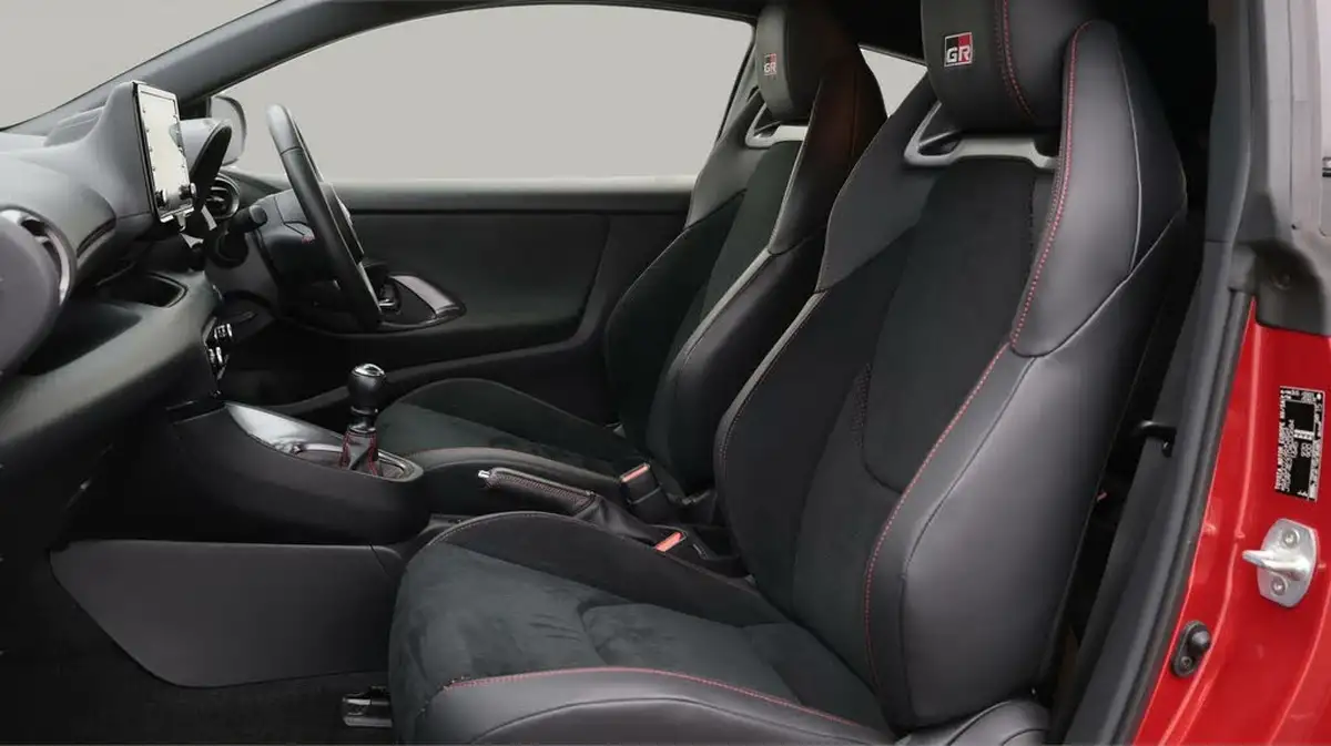 2022-toyota-yaris-16-gr-circuit-pack-big-14