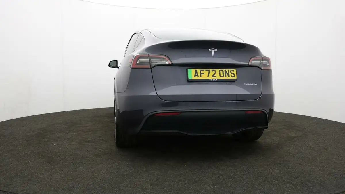 2022-tesla-model-y-e-long-range-big-75