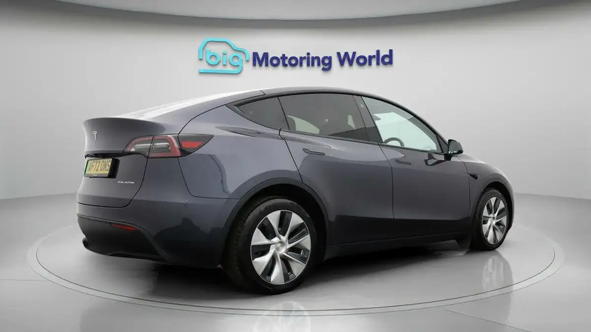 2022-tesla-model-y-e-long-range-big-6