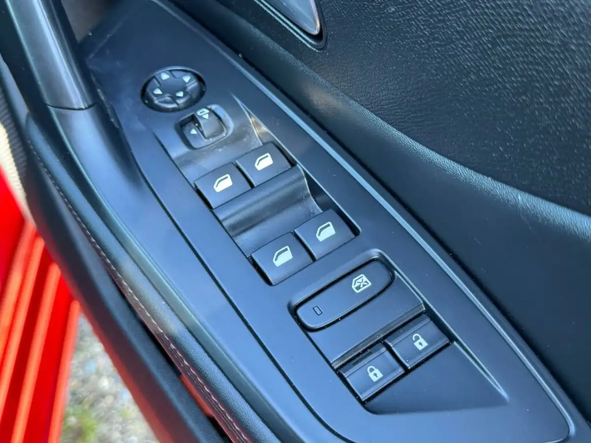 2022-peugeot-308-12-puretech-allure-premium-eat8-big-24