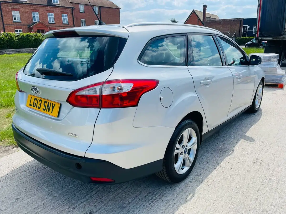 2013-ford-focus-16tdci-zetec-115ps-estate-big-13
