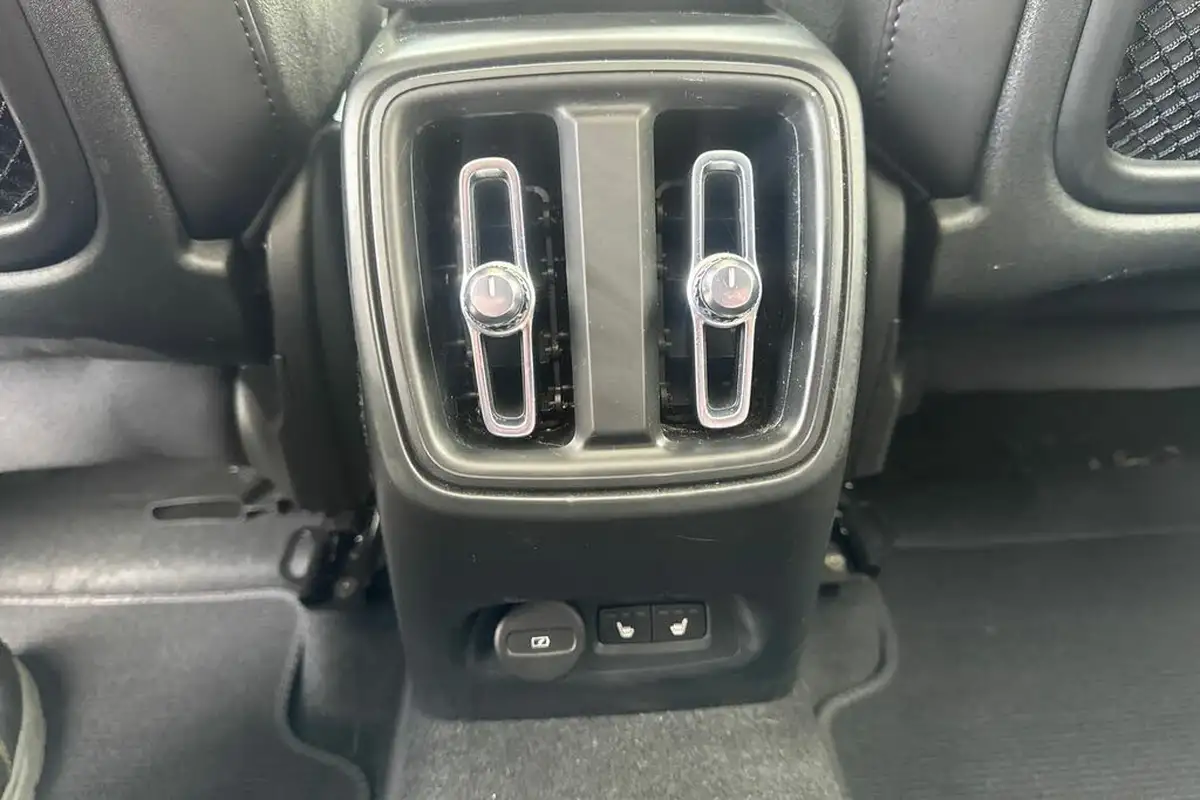 2022-volvo-c40-e-twin-recharge-pro-big-33