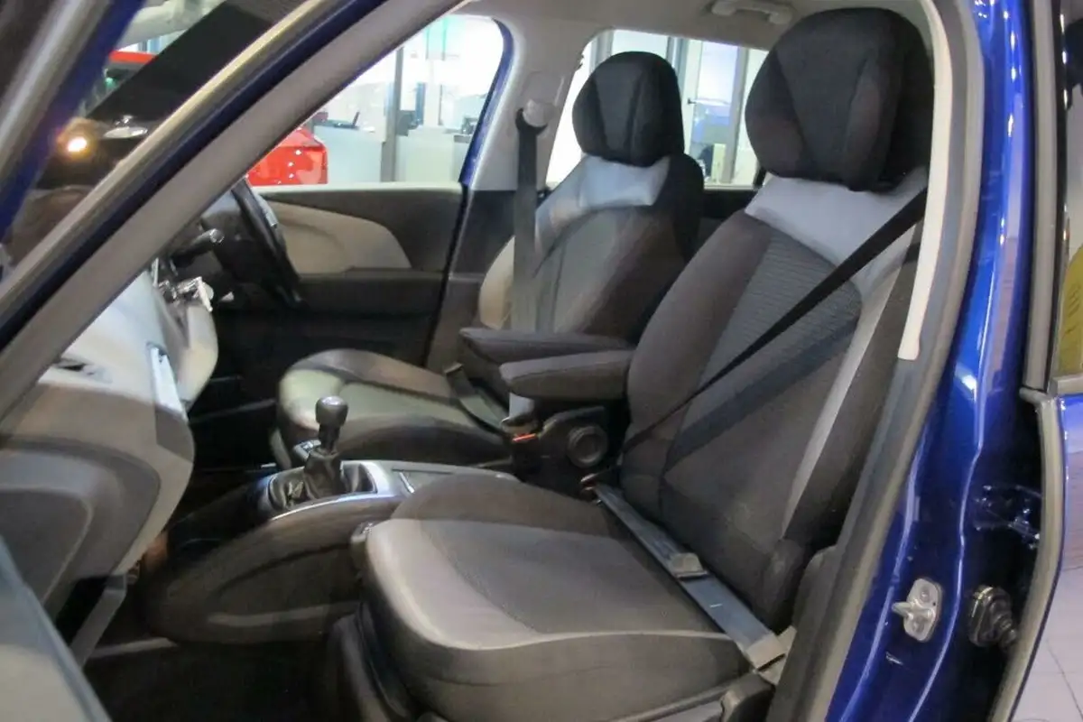2018-citroen-grand-c4-picasso-16bluehdi-feel-big-39