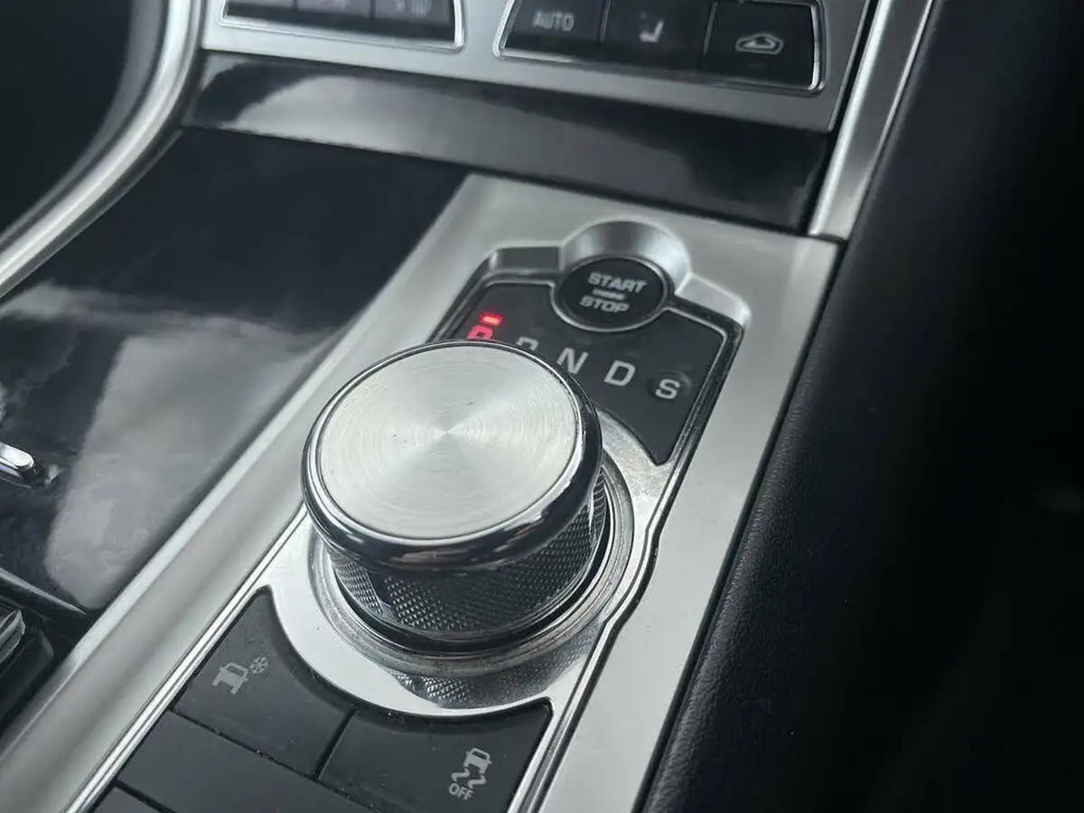 2014-jaguar-xf-22td-r-sport-200ps-sportbrake-5d-big-42