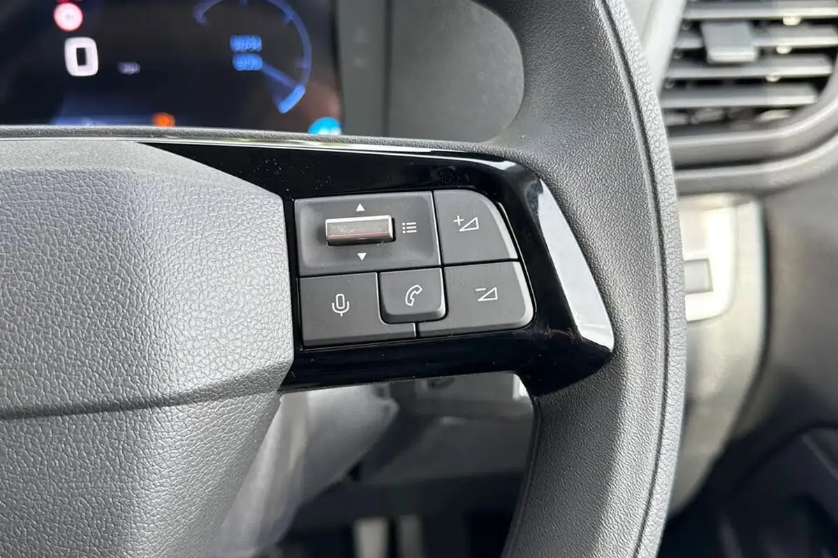 2024-peugeot-expert-15-bluehdi-professional-long-big-42