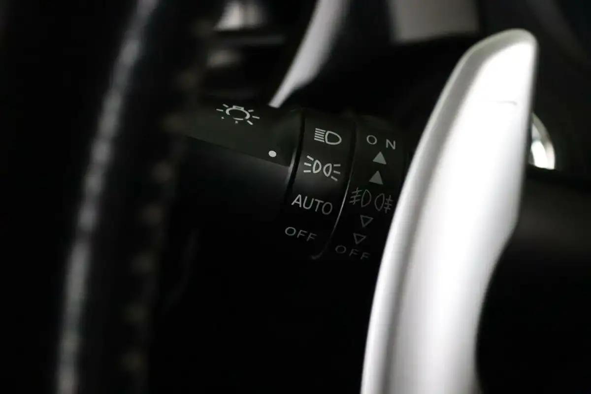2020-mitsubishi-outlander-24-design-phev-big-17