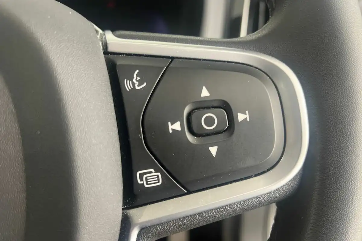 2021-volvo-xc60-20td-b4-momentum-awd-big-11