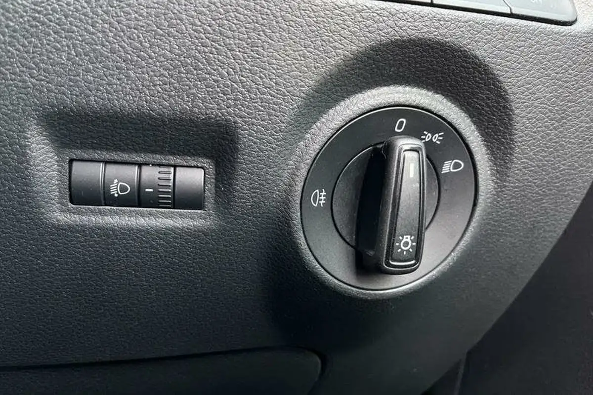 2016-skoda-fabia-12-tsi-colour-edition-big-35