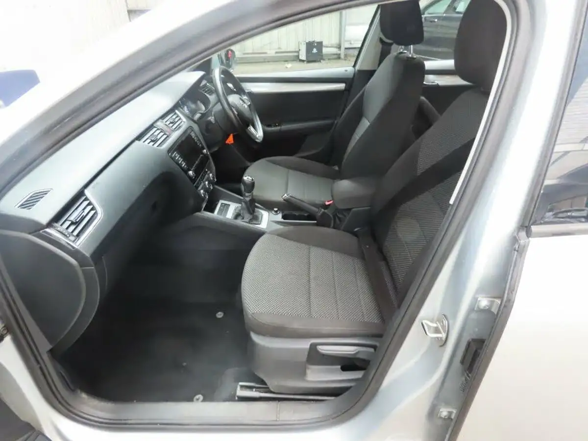 2016-skoda-octavia-10-tsi-se-estate-big-10