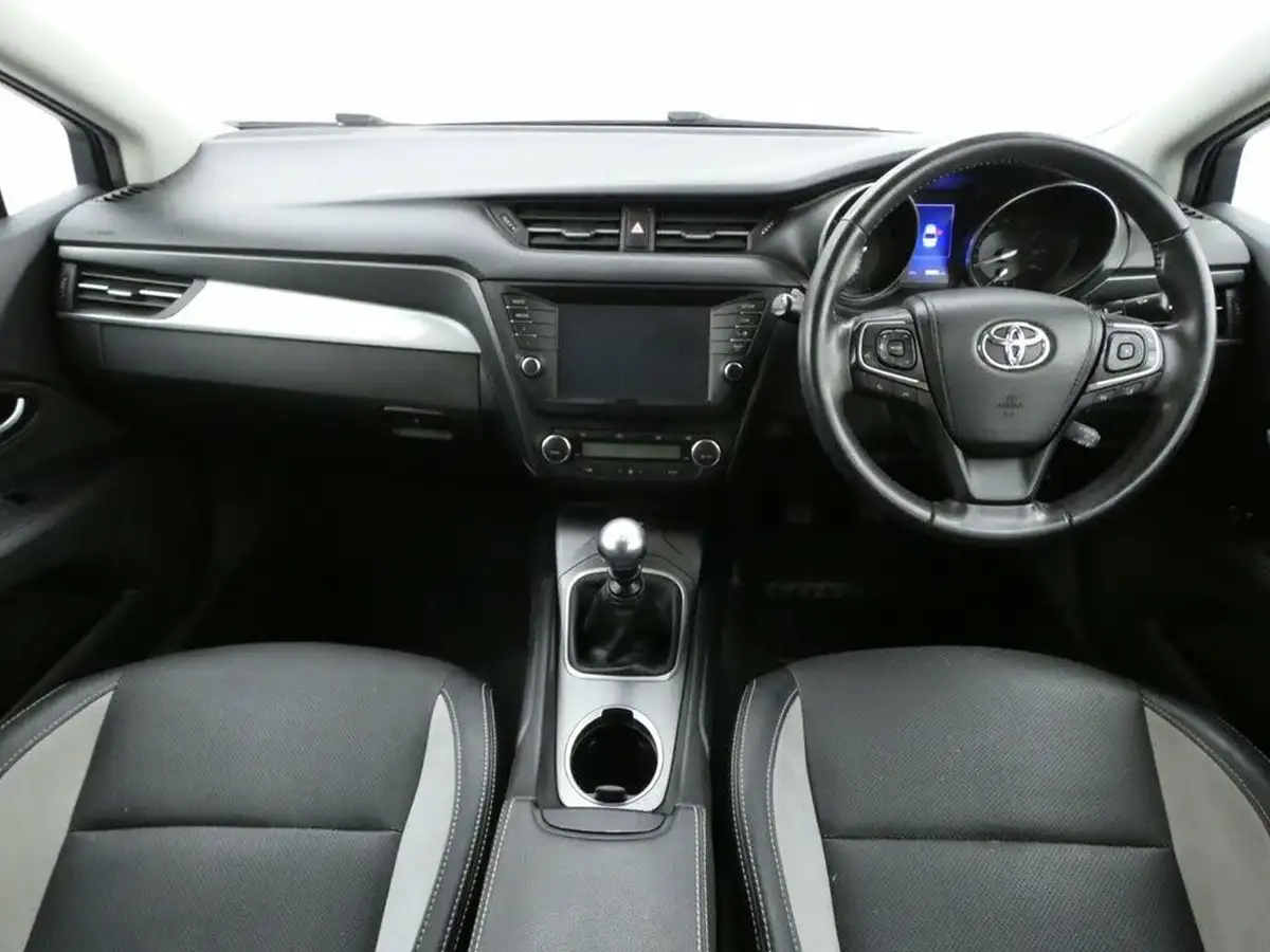 2017-toyota-avensis-20d-4d-design-saloon-4d-big-16
