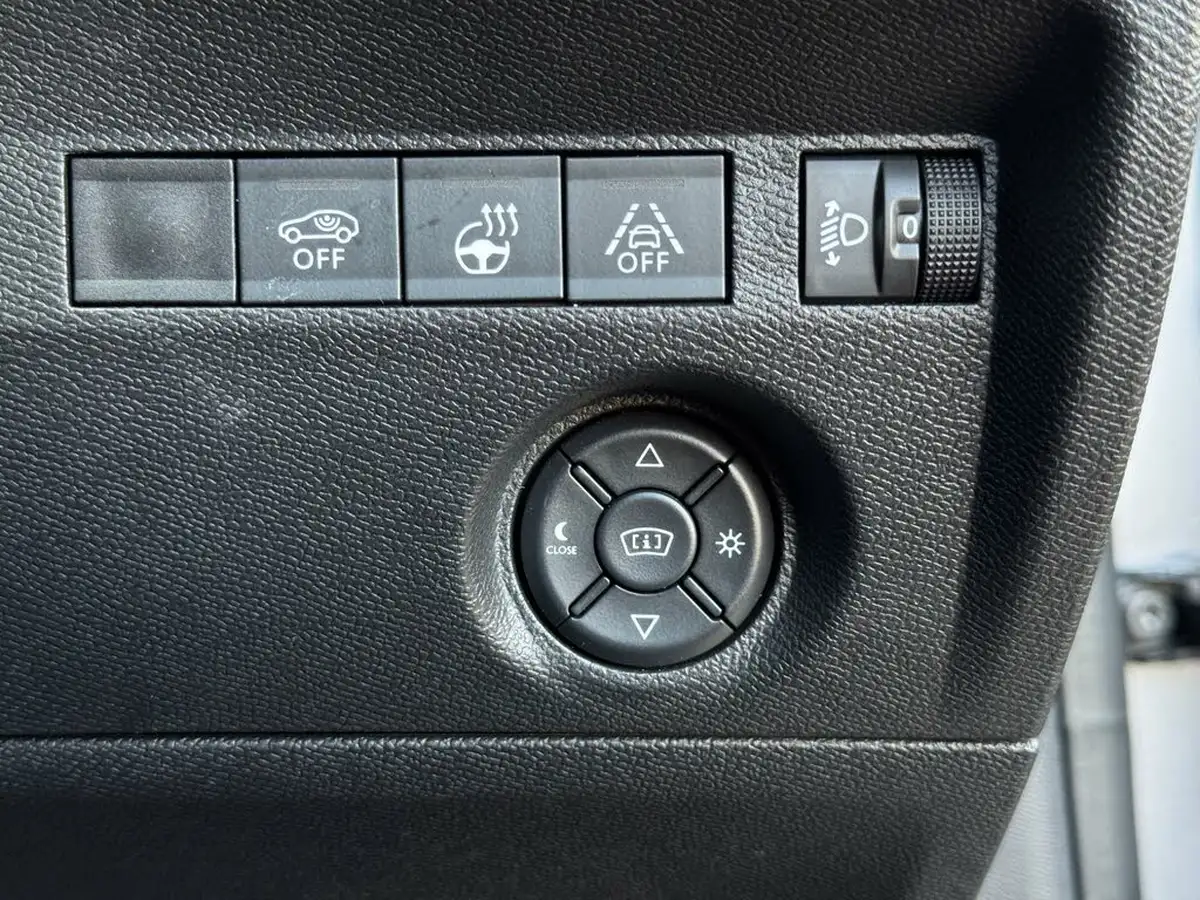 2022-citroen-c4-12-puretech-c-series-edition-eat8-big-13