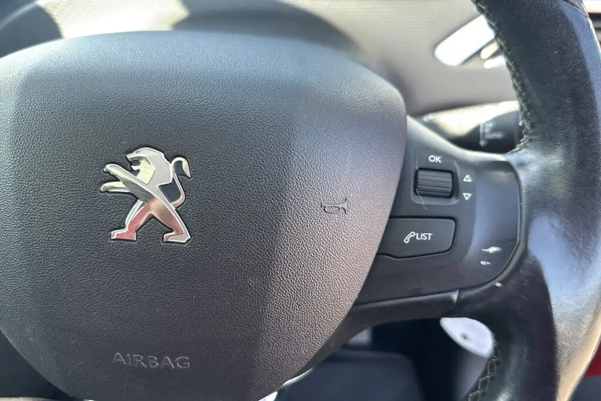 2018-peugeot-2008-suv-12-puretech-allure-premium-ss-big-16