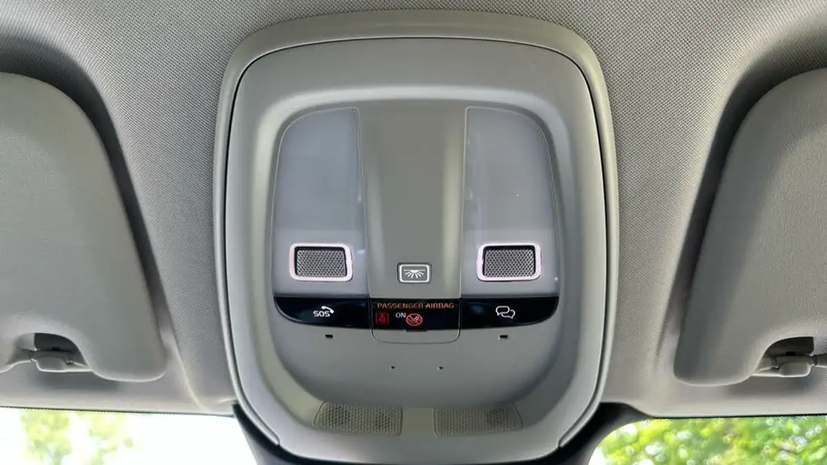 2022-volvo-xc60-20-b5-plus-big-27
