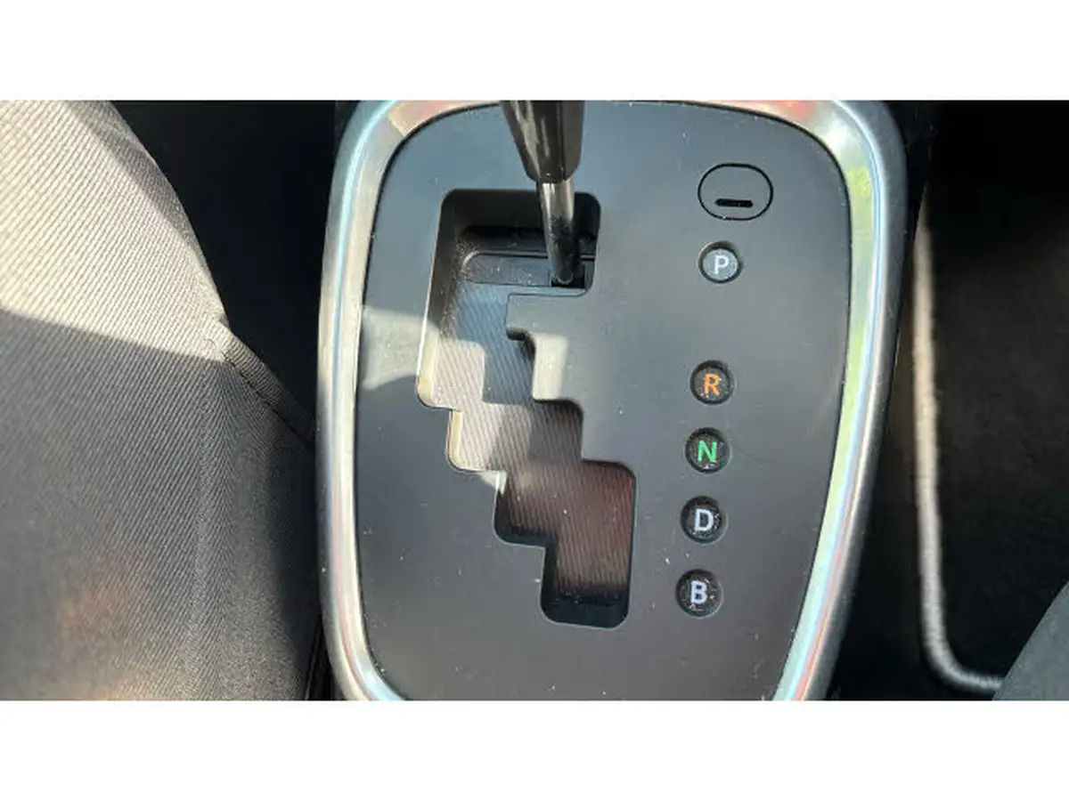 2020-toyota-yaris-15-vvt-i-y20-98bhp-hybrid-1497cc-e-cvt-big-20