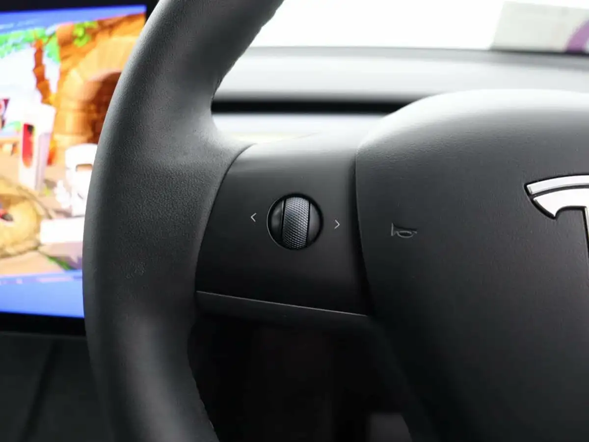 2023-tesla-model-y-e-rwd-big-18
