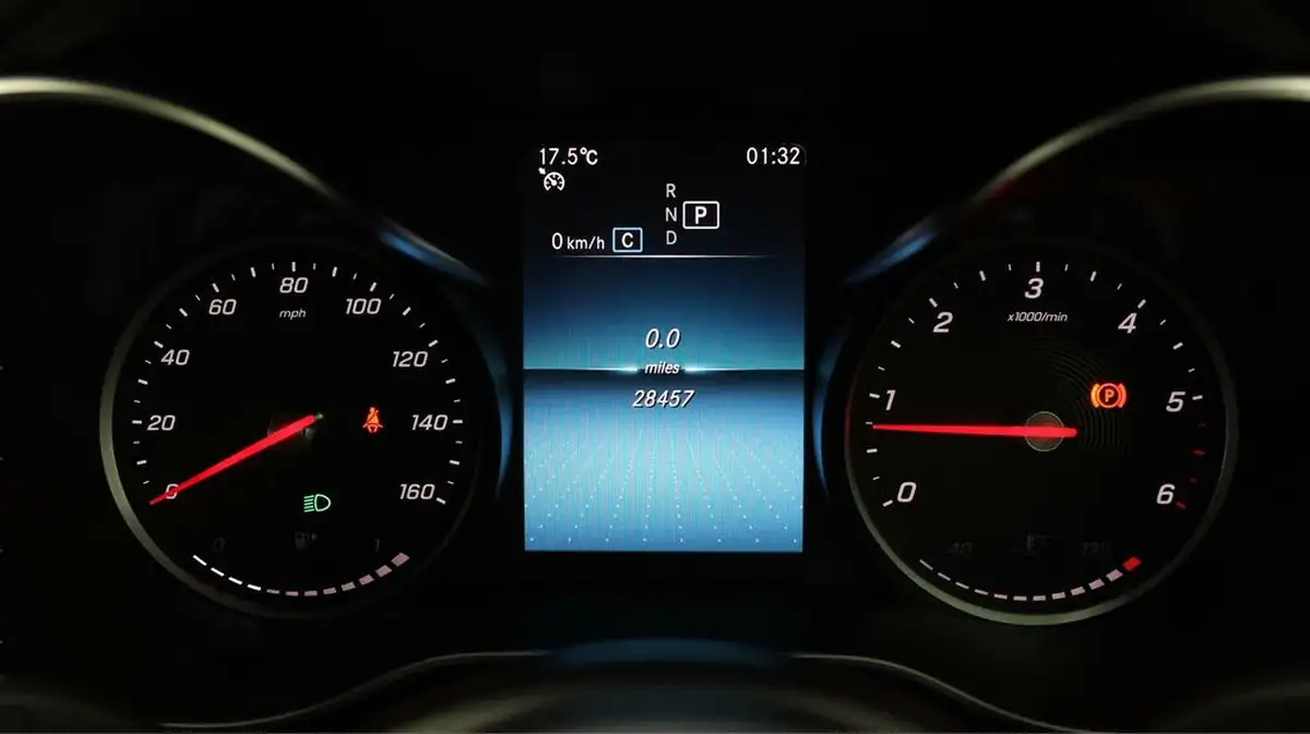 2021-mercedes-benz-c-class-20d-c220d-amg-line-edition-coupe-2d-big-10