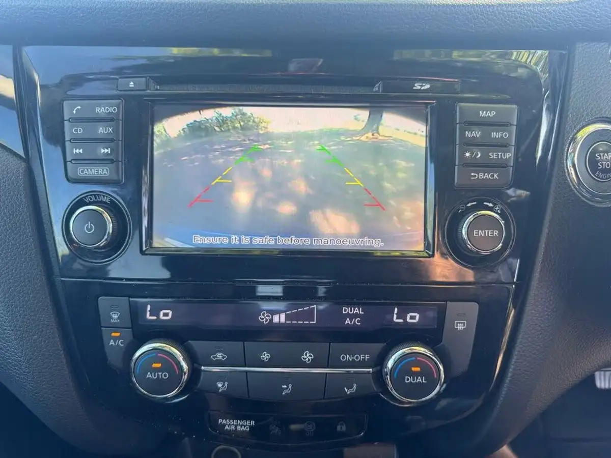 2015-nissan-qashqai-15dci-acenta-premium-big-64