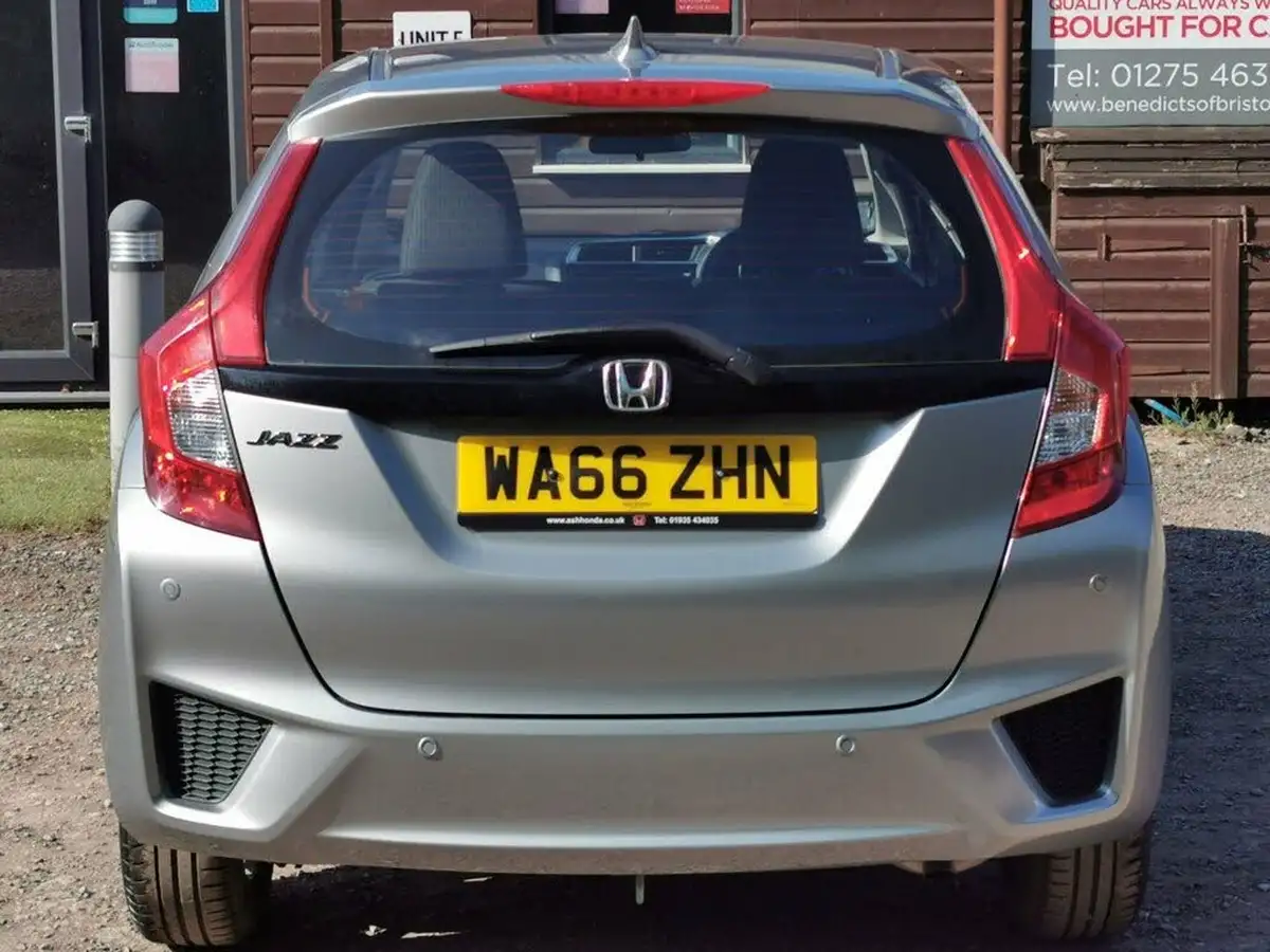 2016-honda-jazz-13-i-vtec-se-cvt-big-29