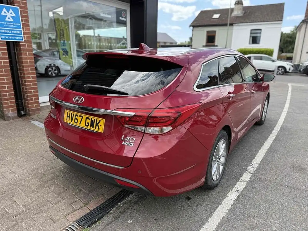 2017-hyundai-i40-17crdi-se-nav-business-141ps-tourer-5d-big-6