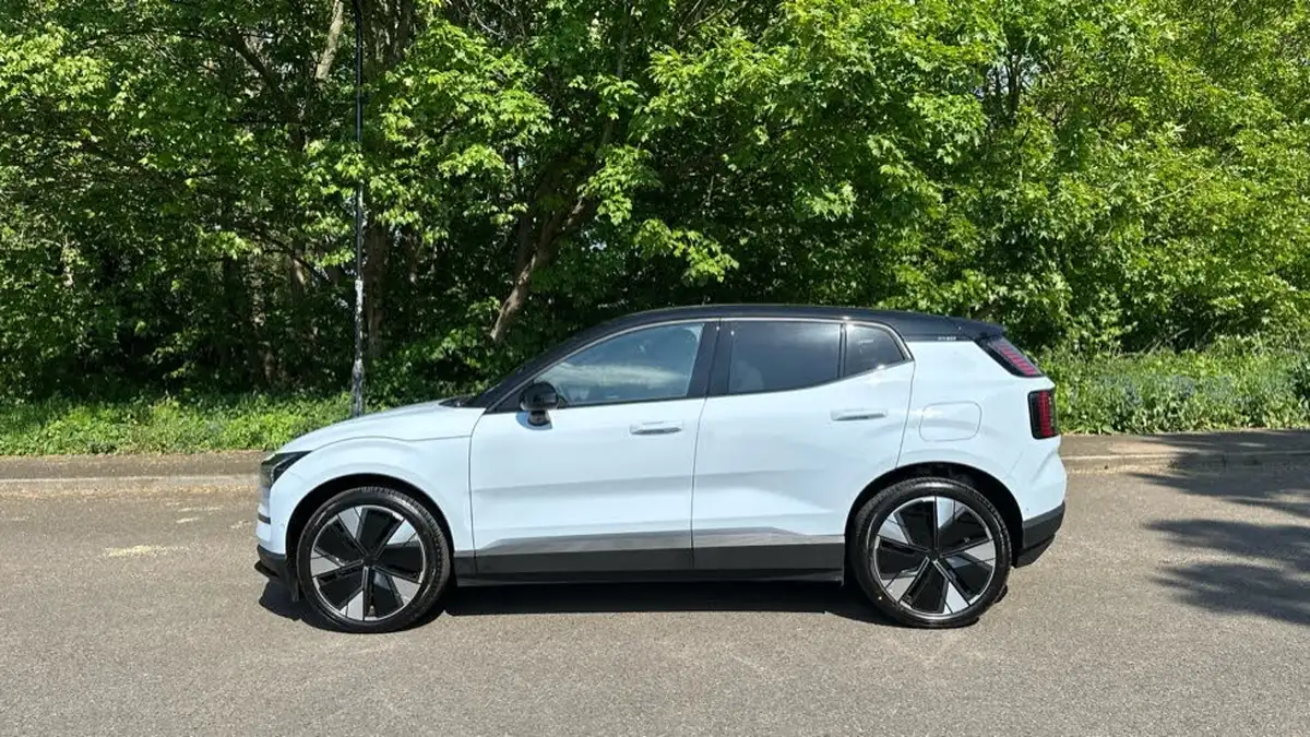 2025-volvo-ex30-e-twin-ultra-big-38
