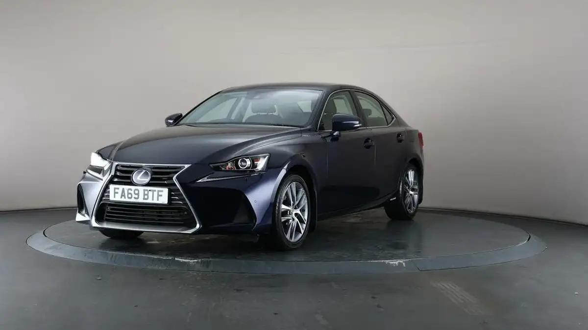 2019-lexus-is-300h-25-is-big-35