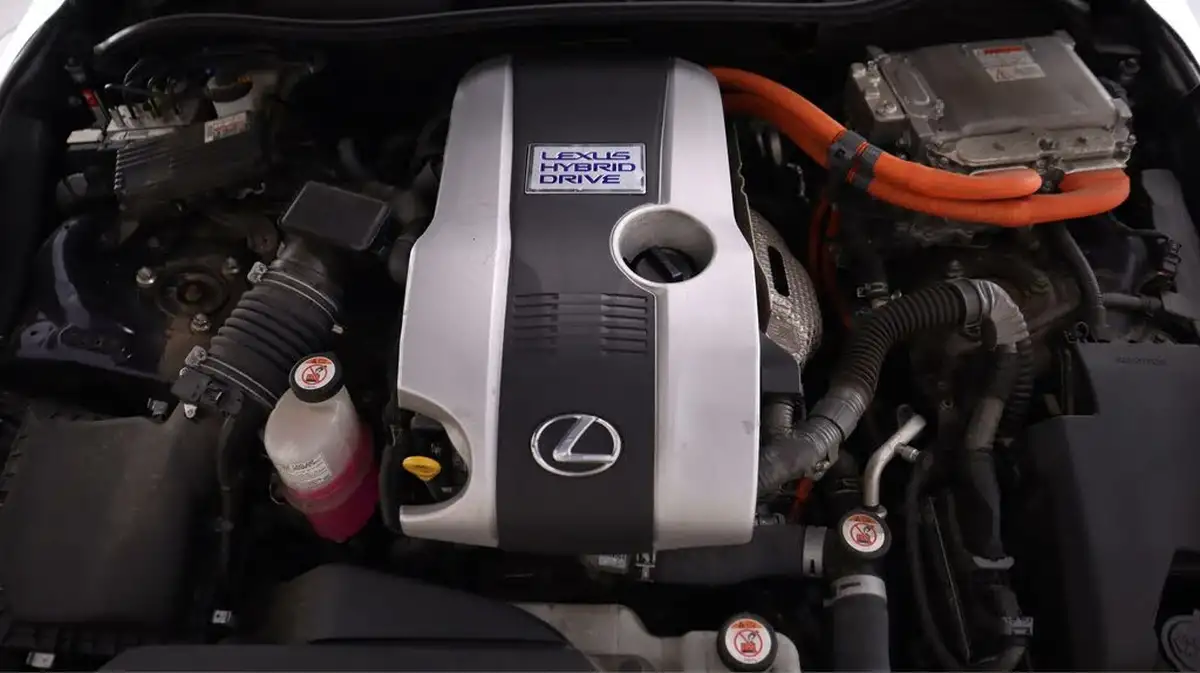 2019-lexus-is-300h-25-is-big-18
