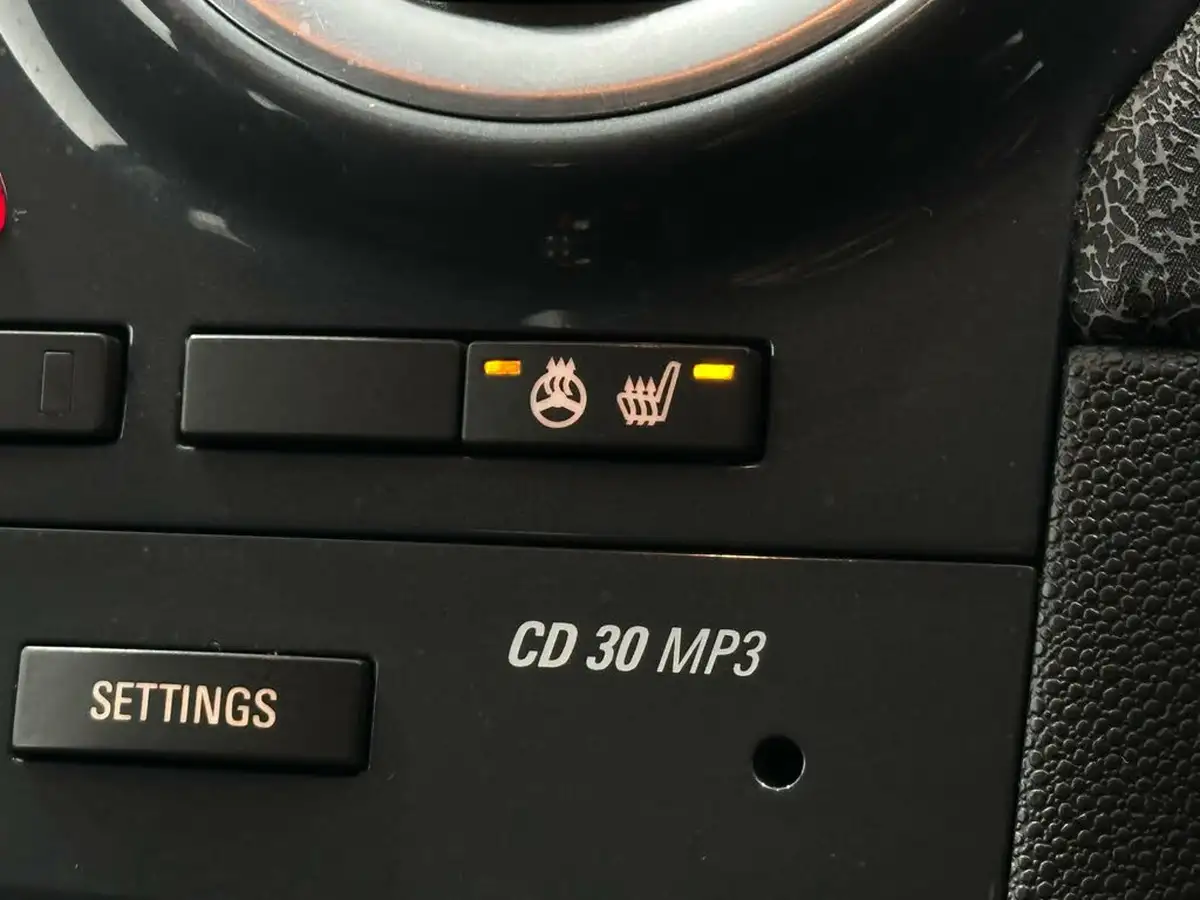 2012-vauxhall-corsa-14-se-5d-big-20