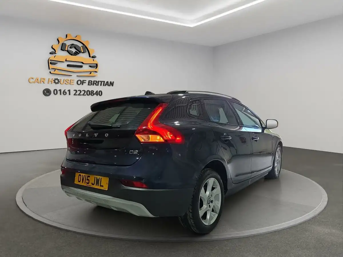 2015-volvo-v40-16td-d2-cross-country-lux-powershift-big-4
