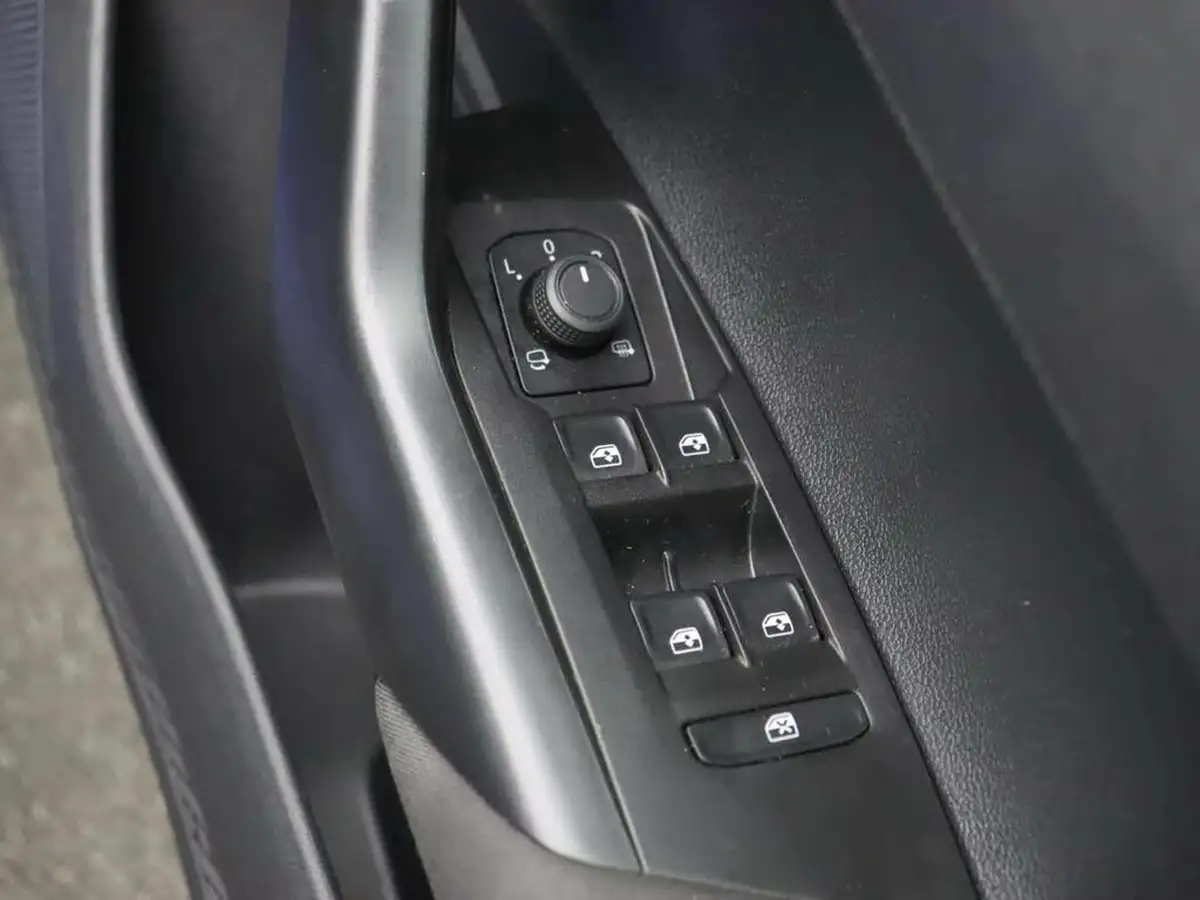 2022-volkswagen-polo-10-tsi-life-big-26