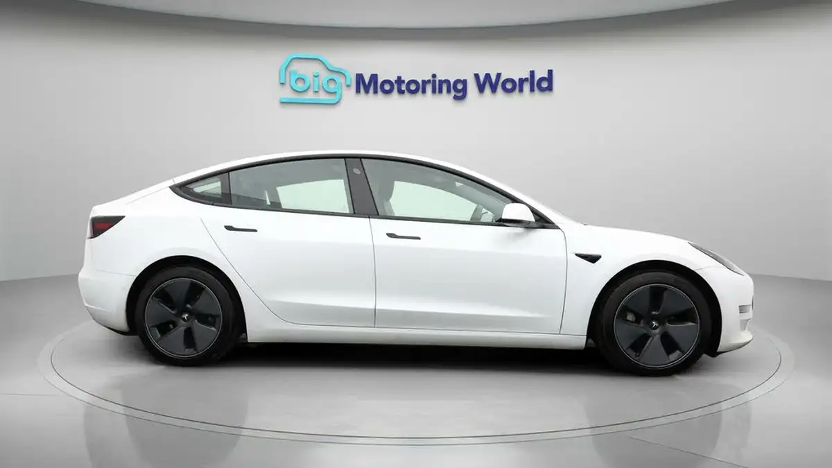 2020-tesla-model-3-e-long-range-big-7