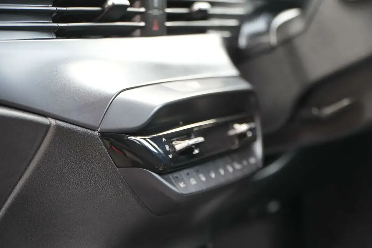2021-hyundai-i20-10-t-gdi-premium-eclutch-imt-big-32